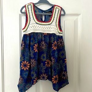Girls top with crochet size 4/5